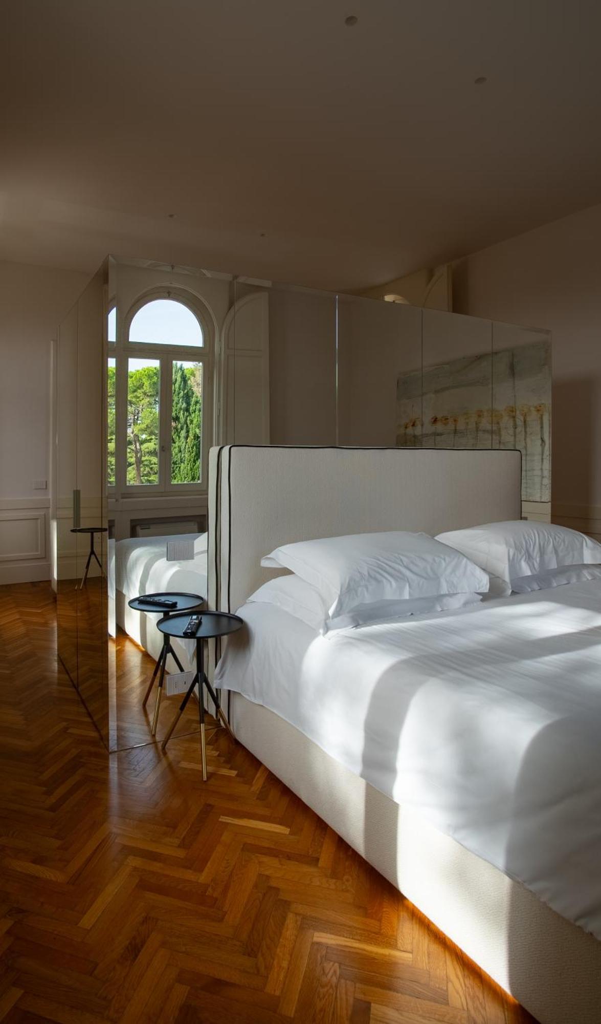 Boutique Hotel Villa Monty Banks Τσεζένα Δωμάτιο φωτογραφία